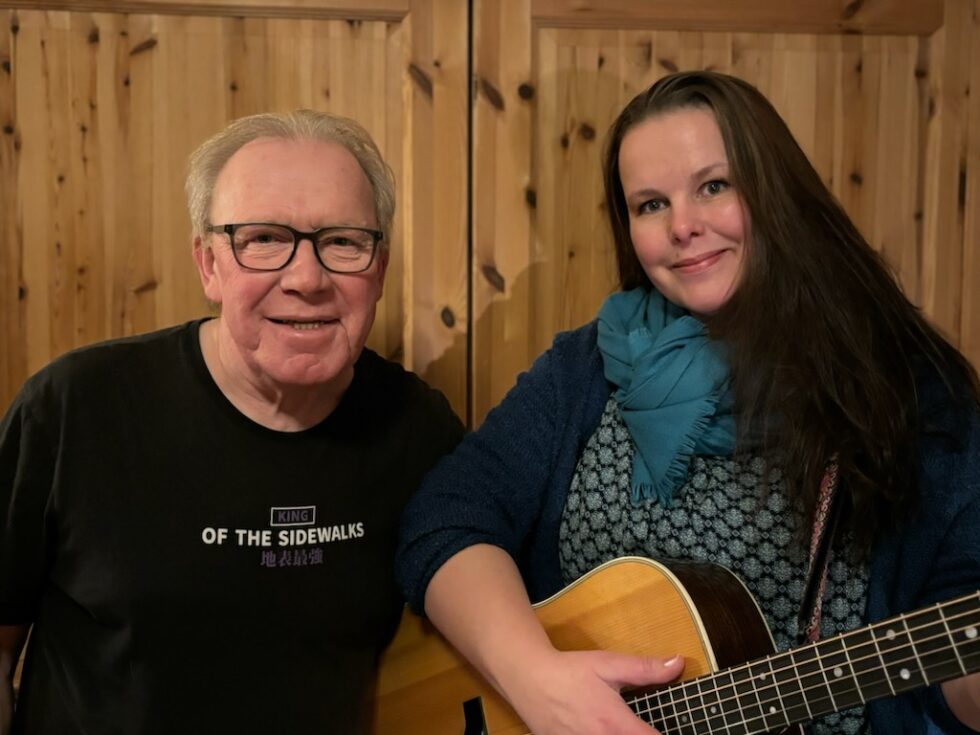Nils Oscar Ottesen og Birgit Brinck møtes i forestillingen «Tradisjonen tro?» på Tyrielden Eidskog bibliotek, torsdag 25. januar.
