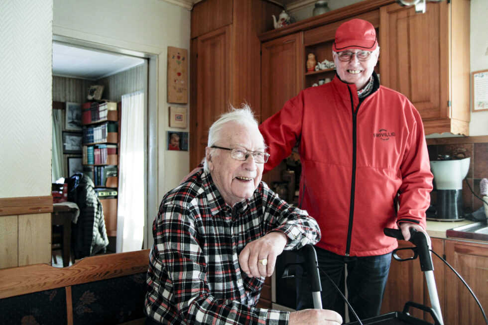 Bjørn Johnsrud (f.v.), Leif Arne Lindalen og Ingunn Lindalen mener planlegging av kjørerutene, kaffe og vaffel er viktige deler av det å møtes.
