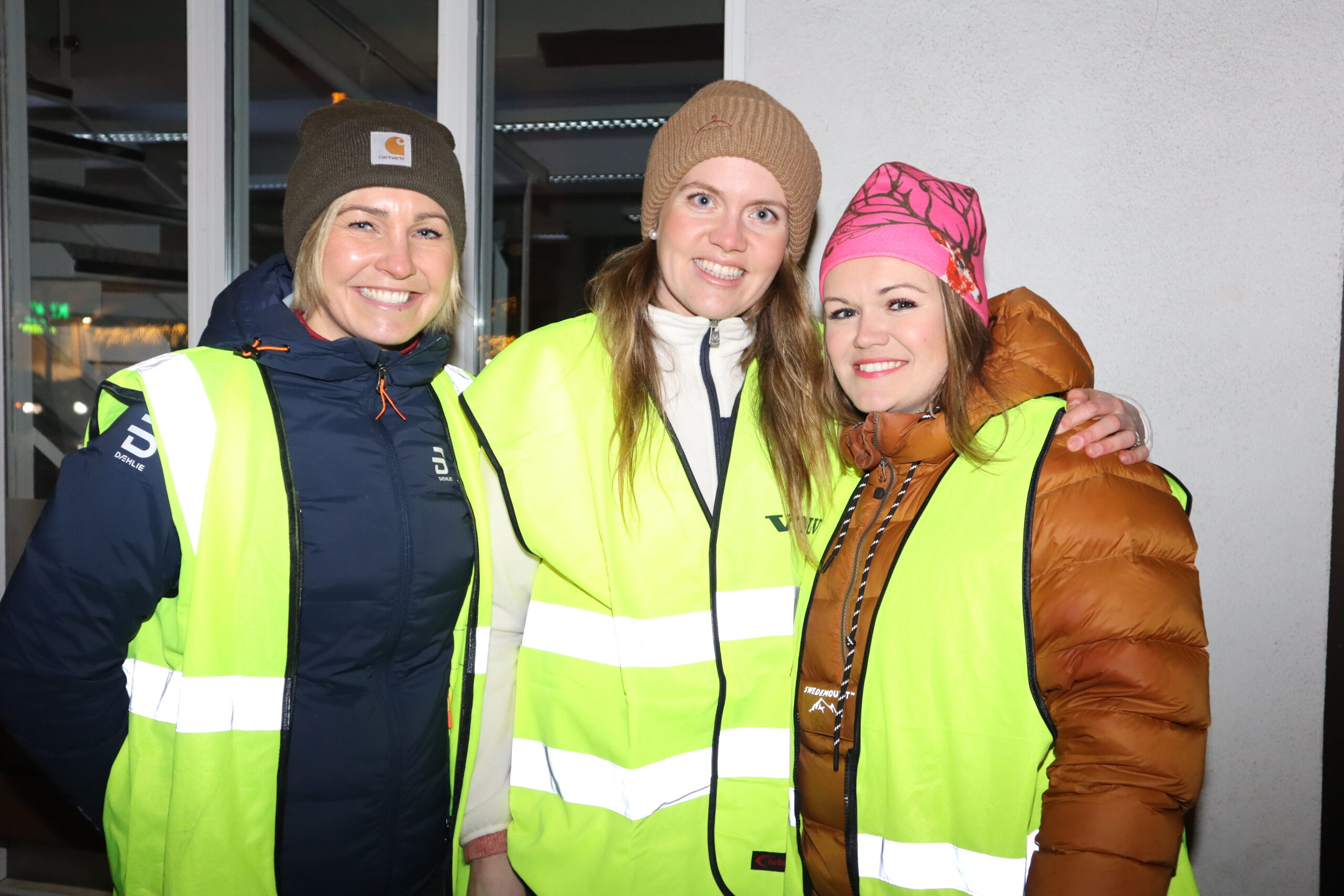 F.v. Mette Walmann, Camilla Hesbøl og Julie Grundt så for seg at det kom til å bli bra trykk ved billettsalget, men ikke at det skulle bli utsolgt så fort.
