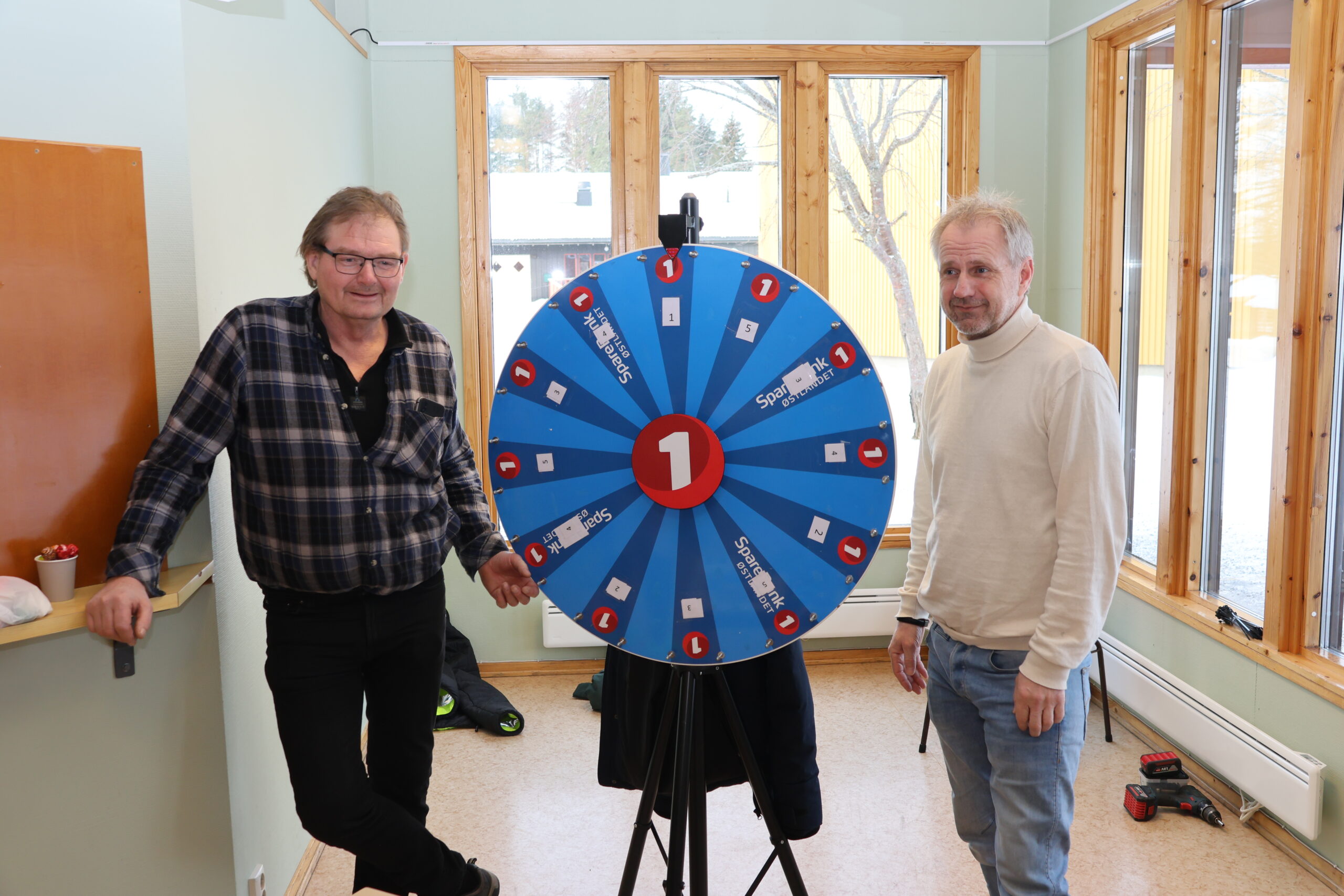 Per Arne Rudberg (t.v.) og Erik Emilsen var noen av foreldrene som deltok i å arrangere Eidskogcupen.