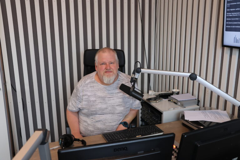 Pål-Erik Berntsen og hans kolleger i Radio Kongsvinger opplever en økning i antall daglige lyttere.