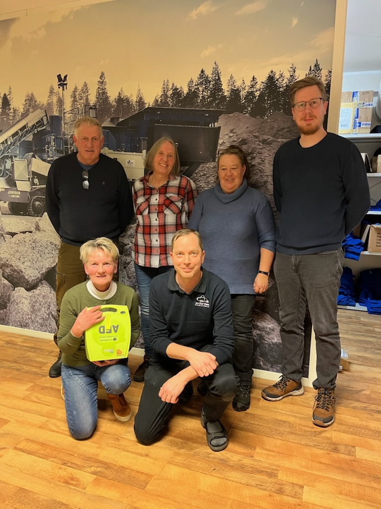 Bak fra venstre: Nils-Arne Hansen, Berit Kaulum, Rita Sawala og Even Hansen. Foran: Berit Ånerud og Lars Kenneth Skarshaug.