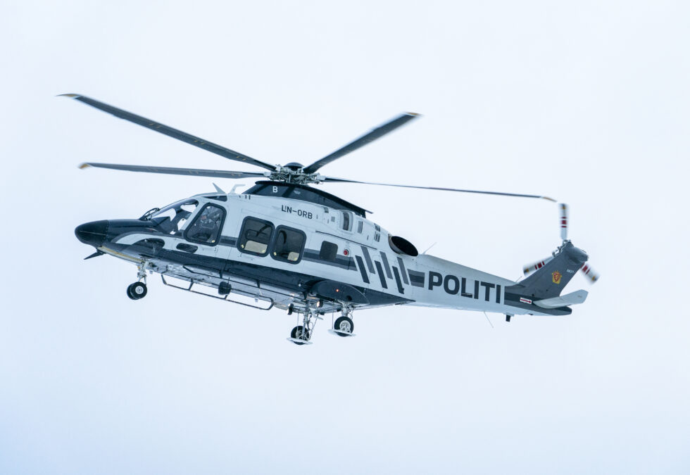 Fra politihelikopteret fulgte spanere smuglernes bevegelser gjennom Eidskog. Også på bakken var det rikelig med politifolk som holdt oversikt over det som skjedde.