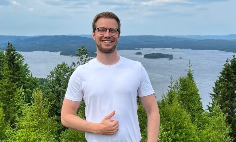 Eric Anthony K. Utgården, leder i Eidskog Idrettsråd, forteller at det er stor pågang fra idrettslagene om treningstider i idrettshallene i EIdskog.