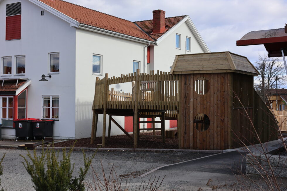 Fremtiden for lekeplassen er ikke avgjort, men eierne i Sentrumsgården AS ønsker svar.