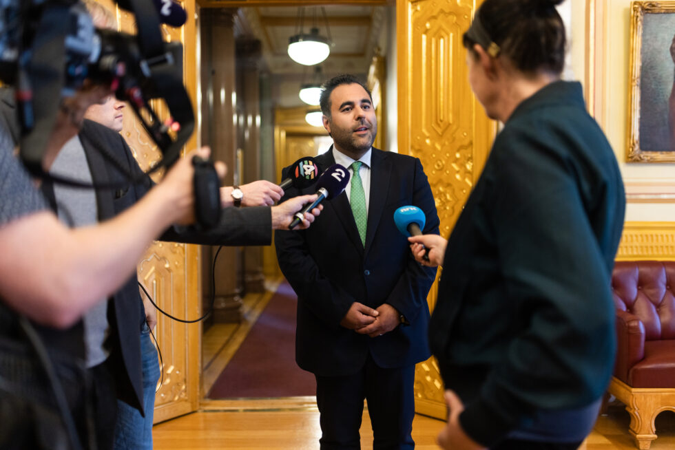 Stortingspresident Masud Gharahkhan fremhever pressens, og særlig lokalavisenes, viktige rolle i demokratiet.