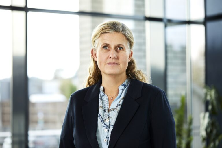 Rita Kilvær, administrerende direktør i Pasientreiser HF, forteller i en pressemelding at Pasientreiser HF nå gjør endringer slik at refundering av reiseutgifter skal kunne gå raskere.