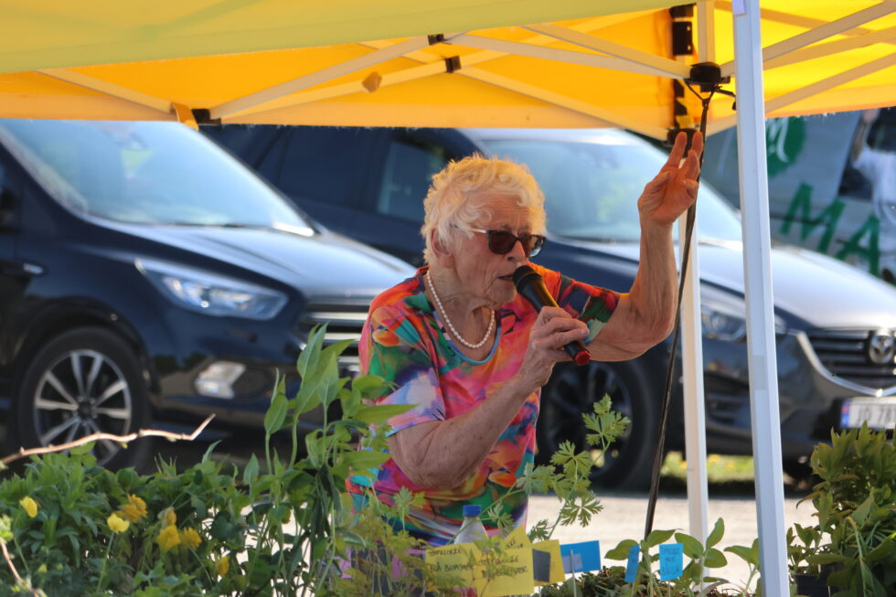 Bjørg Trandem (88) ledet Bygdekvinnelagets planteauksjon på Bøndernes hus onsdag.