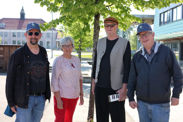 Bluesmester Tor Einar Bekken og Anne Huse fra Børliselskapet er ukens gjester til Kulturstreif med Roos & Ovlien.