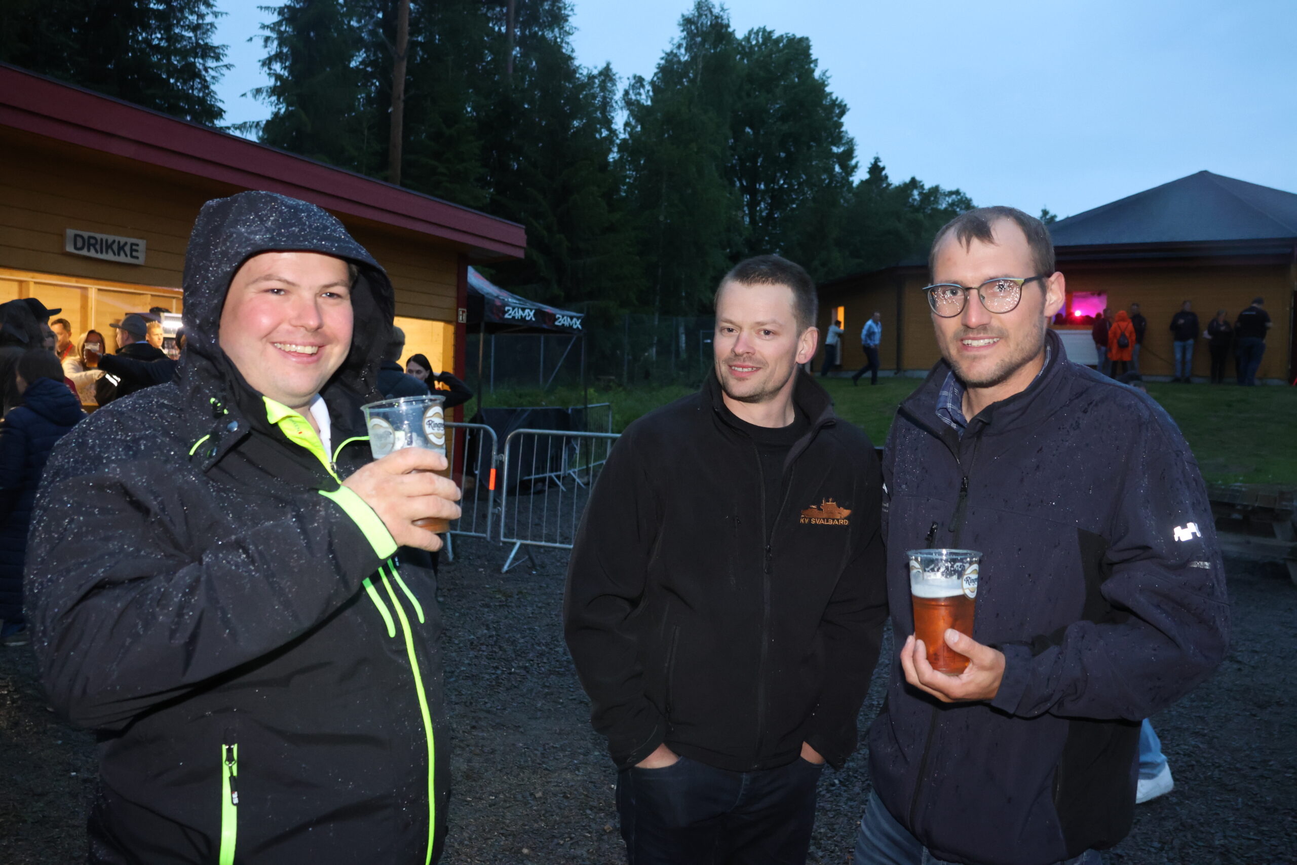 Hans Aksel Lønhøiden (f.v.), Thomas Sørum og Gjermund Torp hadde tatt turen fra Austmarka for å få med seg Trond Erics.