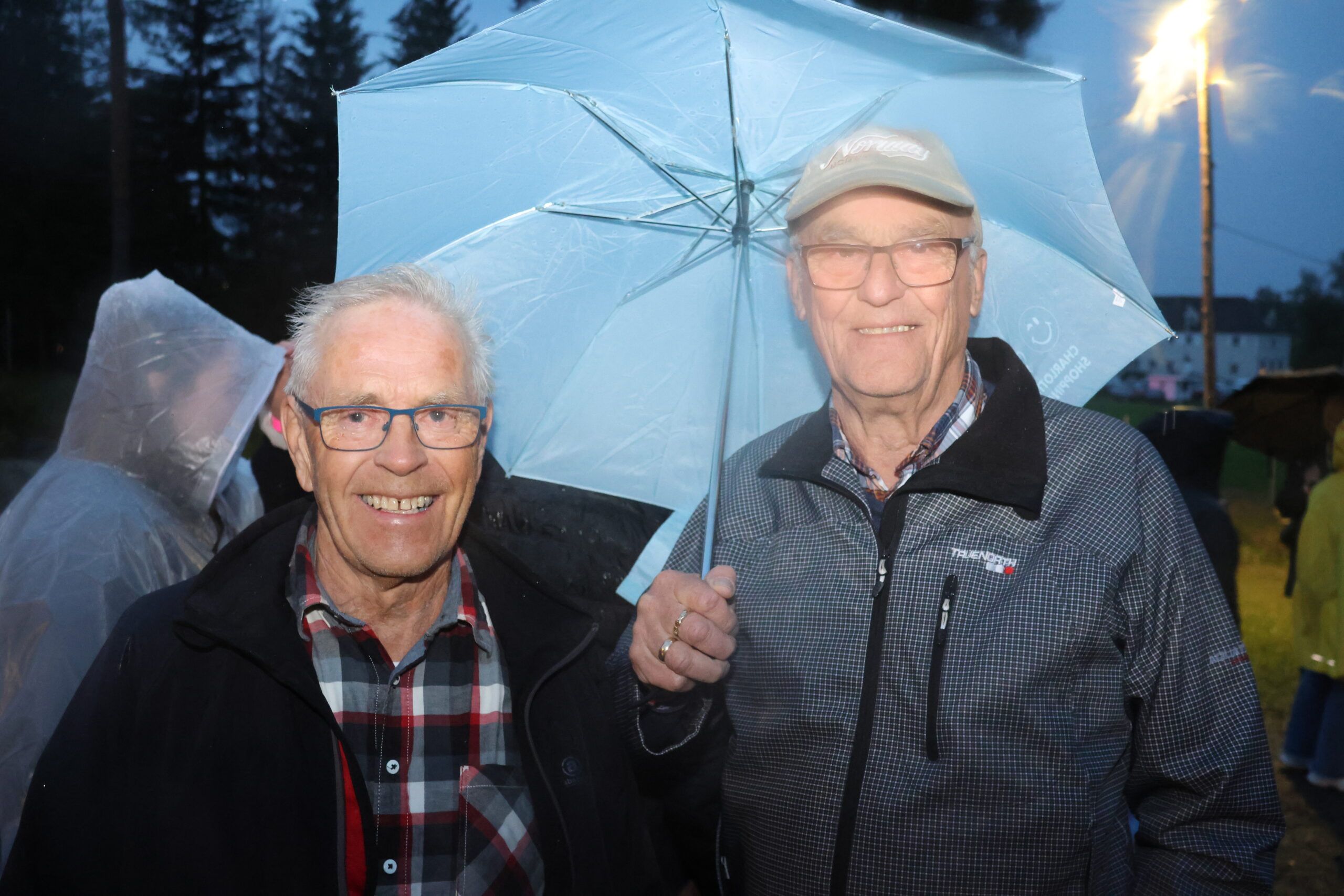 Harald Seterlien og Tommy Aasen fra Magnor var i Skøttruparken for å høre Trond Erics.