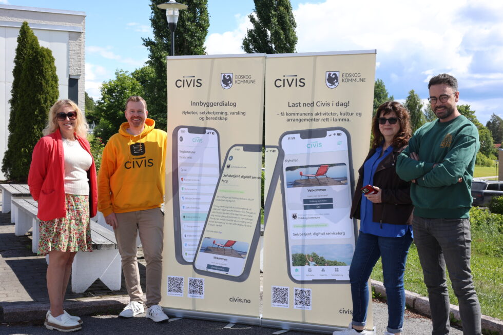 F.v. Ordfører Kamilla Thue, salgssjef Kristian Aksnes, sier leder for digitaliseringsavdelingen i Eidskog kommune, Anita Duelien Slåen og Business Development manager hos Compilo As, Mikael Tonheim.