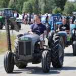 Traktorer av alle typer defilerte på indre bane.