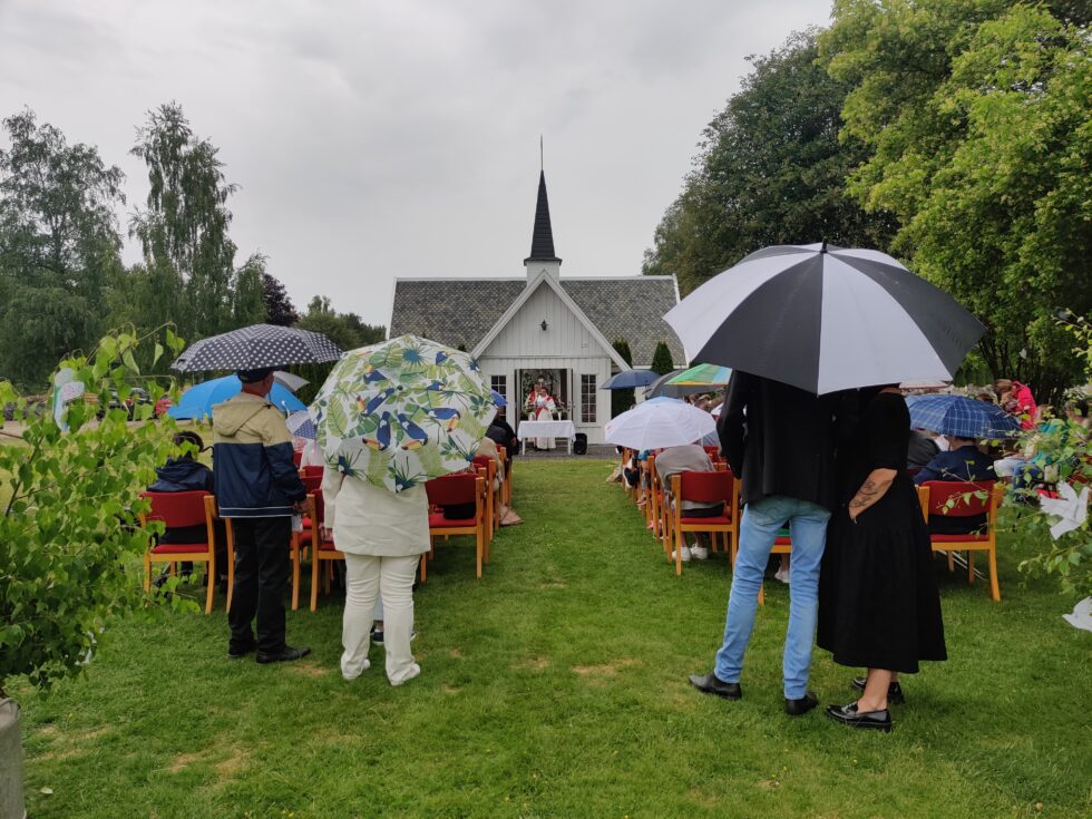 Barnas kirke på Matrand er en av de nominerte til Barnas trepris. Her fra vigslingen den 18. juni 2023.
