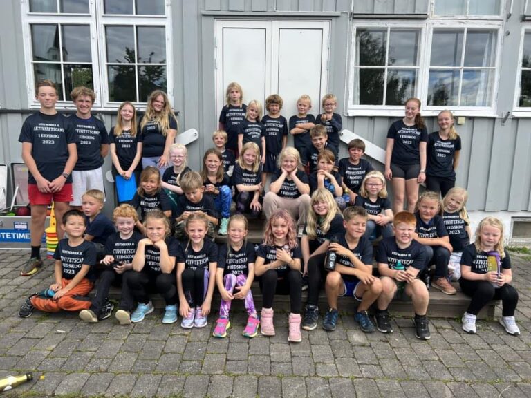 Det var en blid og fornøyd gjeng som koste seg på aktivitetscampen i fjor sommer.