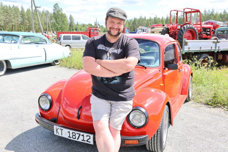 Håkon Hauer inviterer til konsert og sommerfest sammen med musikalske venner på Almenninga lørdag.