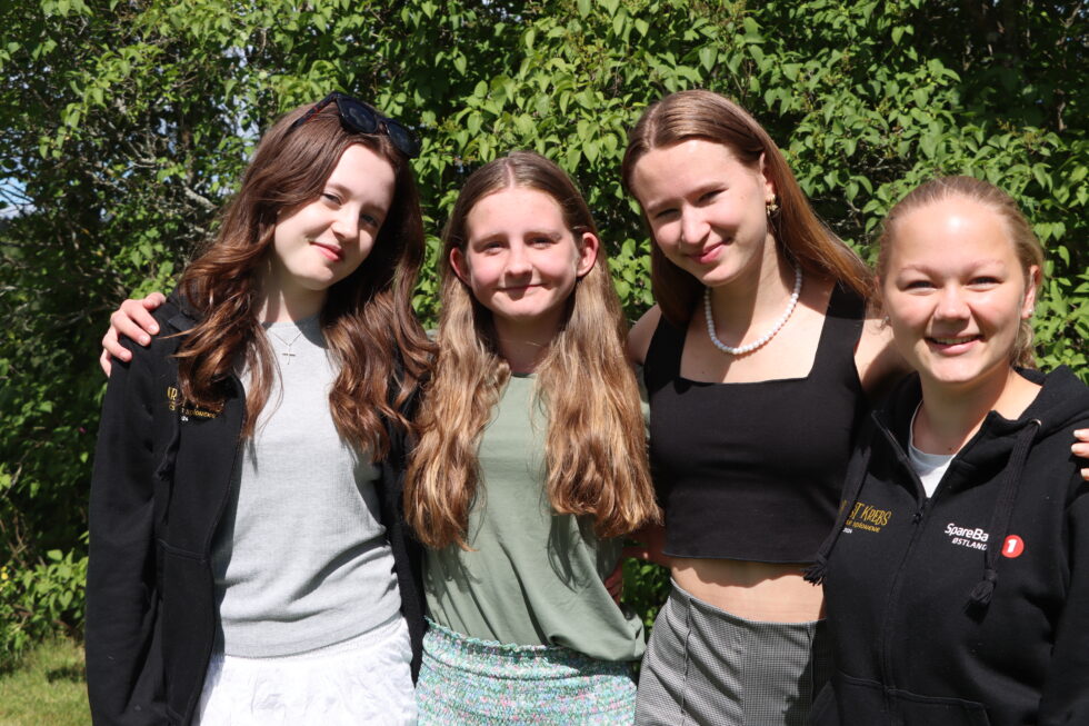 Her er fire stolte eidskoginger, Sanna Mathea Nygård (f.v.), Åse Tveter Ytterdahl, Annika Stude og Ebba Høgberg.