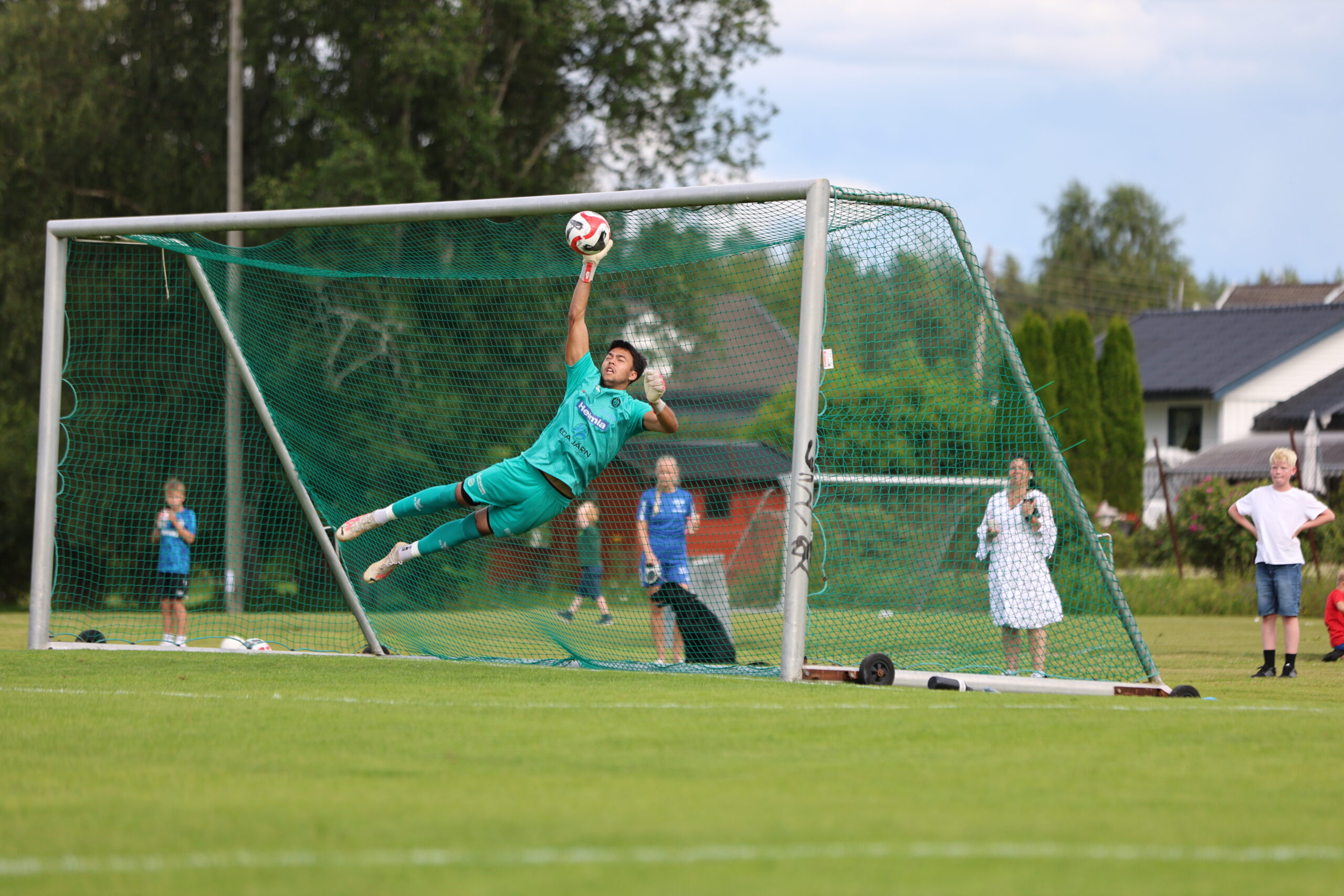 Eidskogs største sjanse kom på frispark på stillingen 0-2, men når den svenske målvakten Pontus Nilsson leverer slike redninger er det vanskelig å skåre.