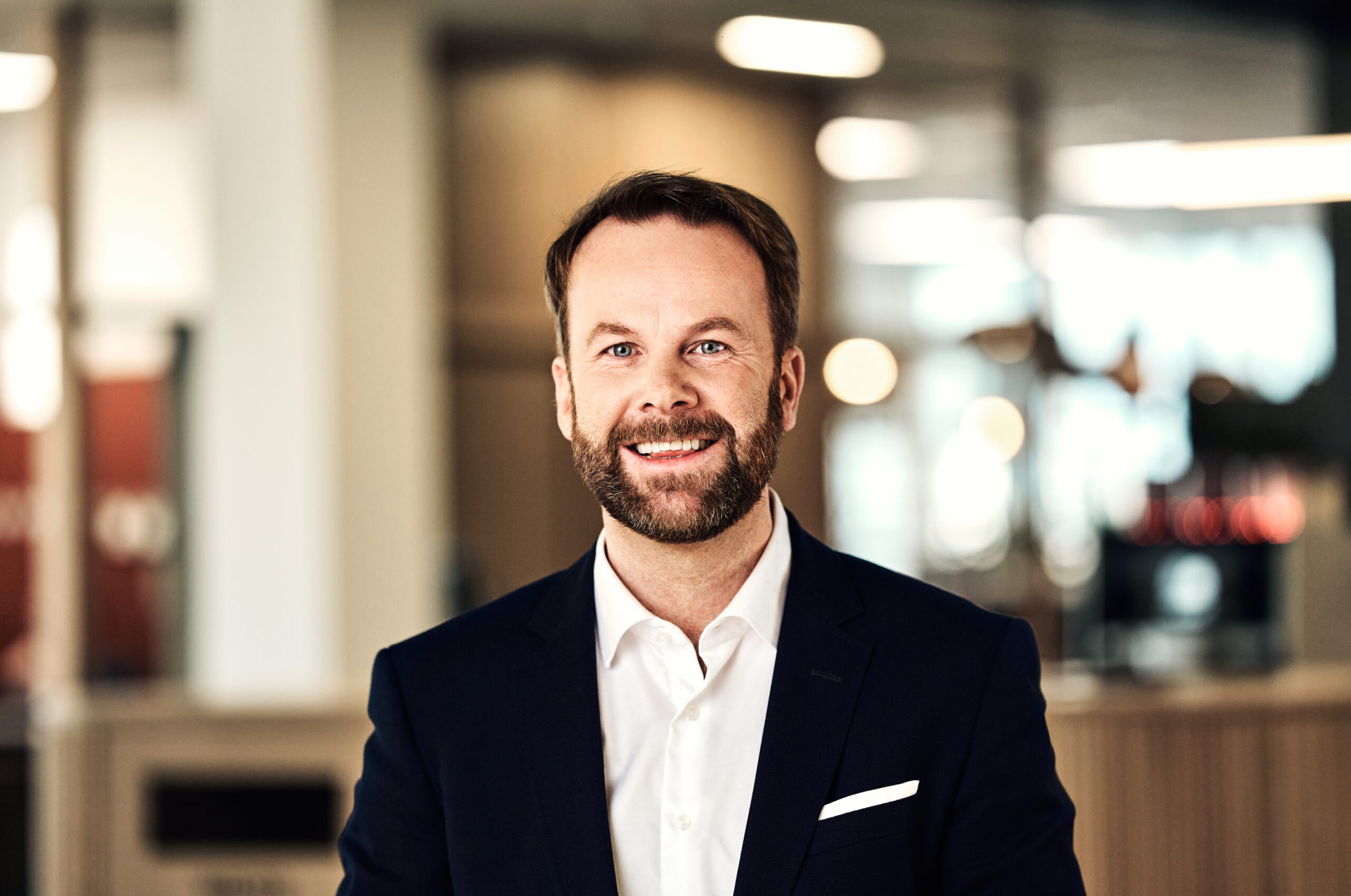 Henning Lunde, direktør for Kommunikasjon, Merkevare og Bæreklraft i Telia beklager det inntrufte og forteller at de sender folk ut torsdag for å feilsøke.