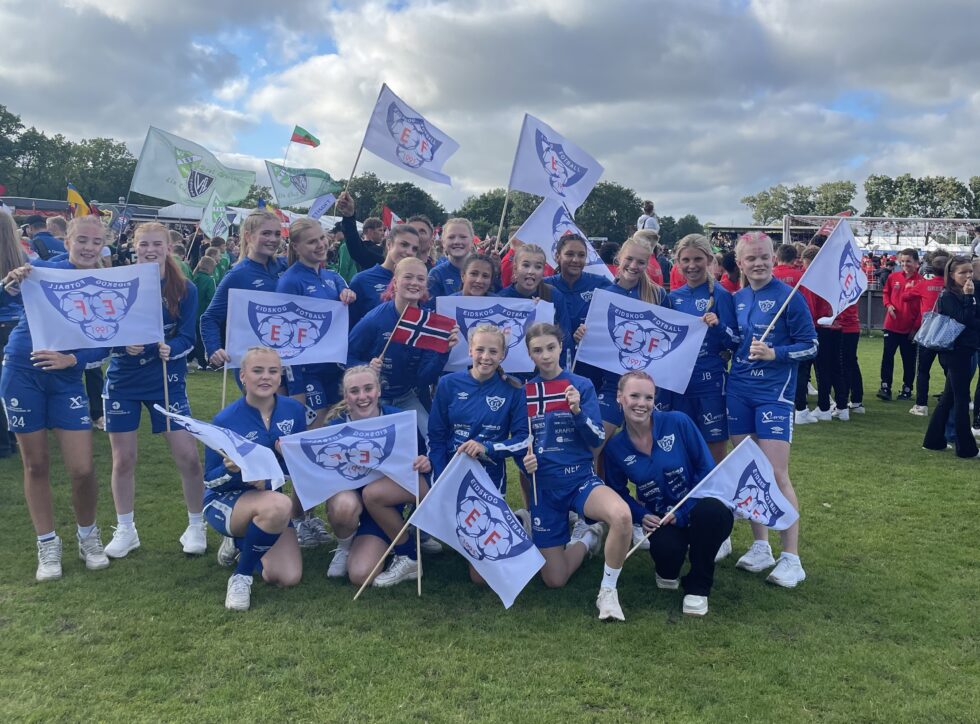 19 jenter fra Eidskog Fotball deltok i forrige uke i Dana Cup, en av verdens største fotballturneringer for ungdom som spilles i Danmark.