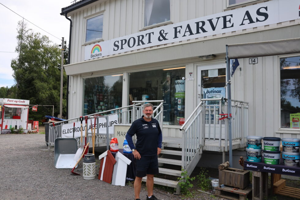 Sport & Farve AS på Skotterud er et godt innarbeidet navn for eidskogingene. Siden 2011 har Arne Ekstrand (bildet) og broren Svein drevet forretningen i Vestmarkavegen på Skotterud.