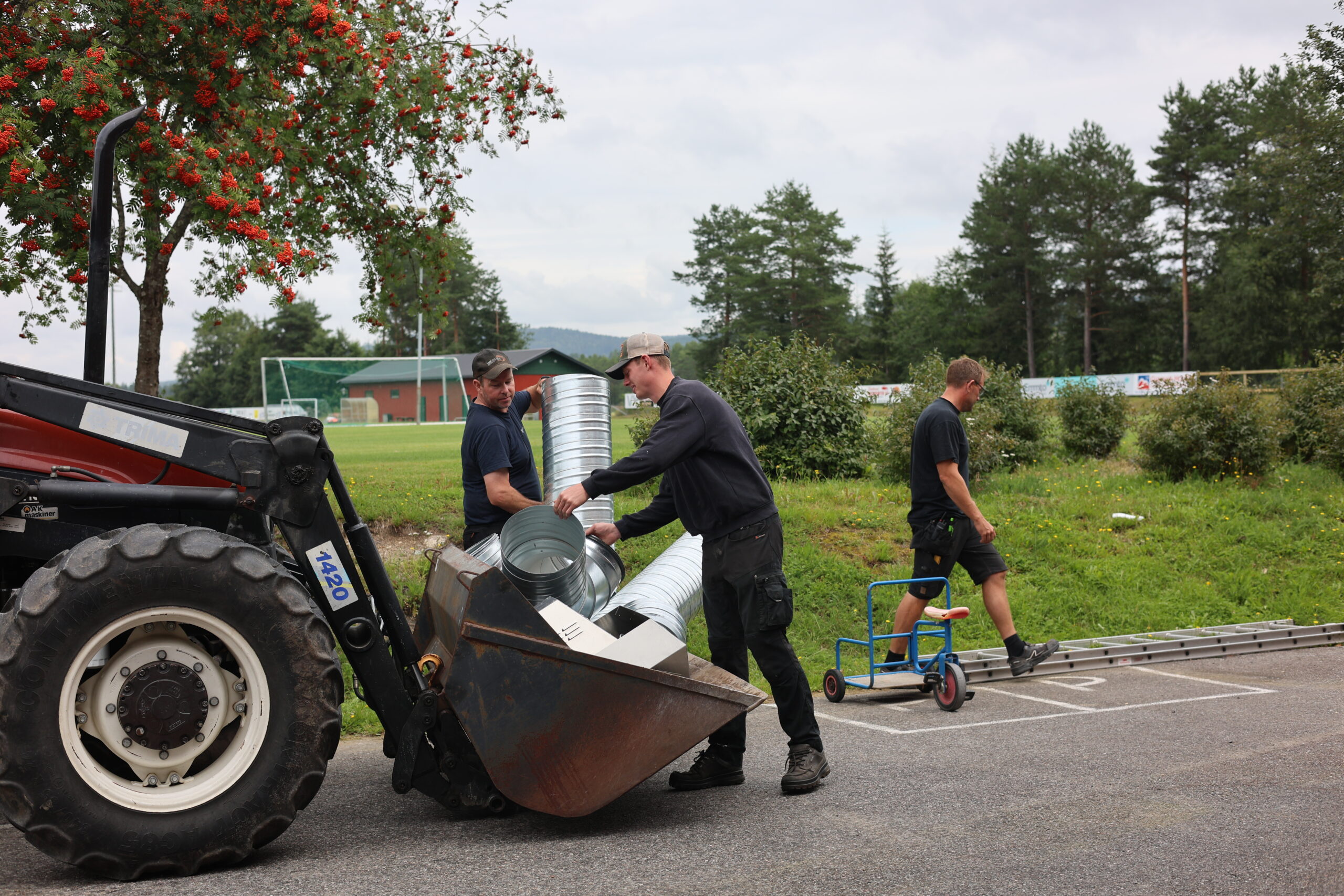 Det er nok av forskjellige arbeidsoppgaver som skal gjennomføres før Matrand cup går av stabelen.