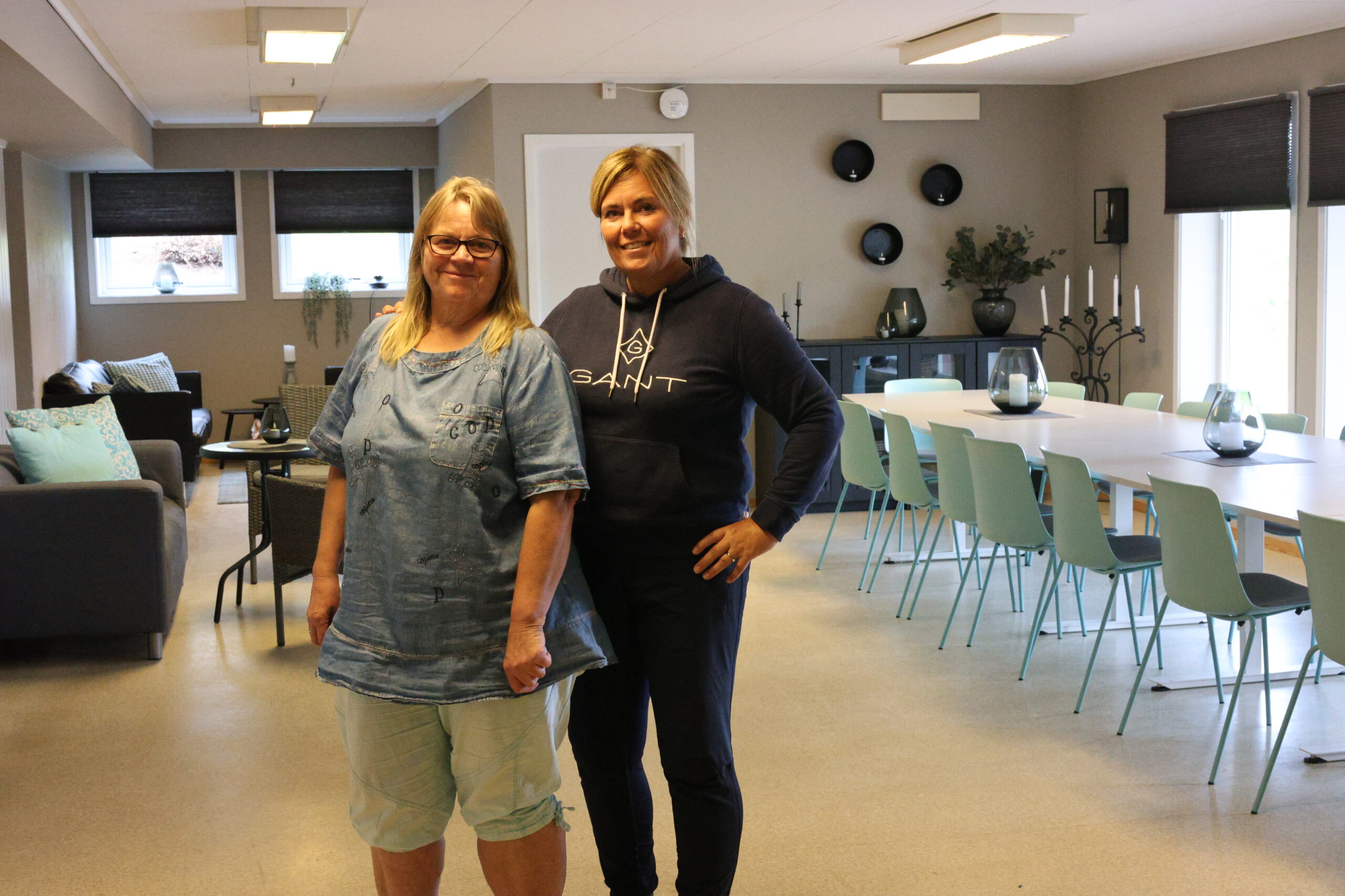 Anita Pettersen og Line Billerud viser frem det nye lokalet til Matrand IL.