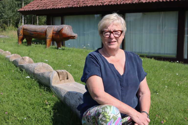 Marianne Rundgren har en travel høst foran seg med foreningsarbeid. – Jeg gjør det ikke for meg selv, sier hun. Jeg gjør det fordi jeg har et sosialt engasjement for bygda mi.