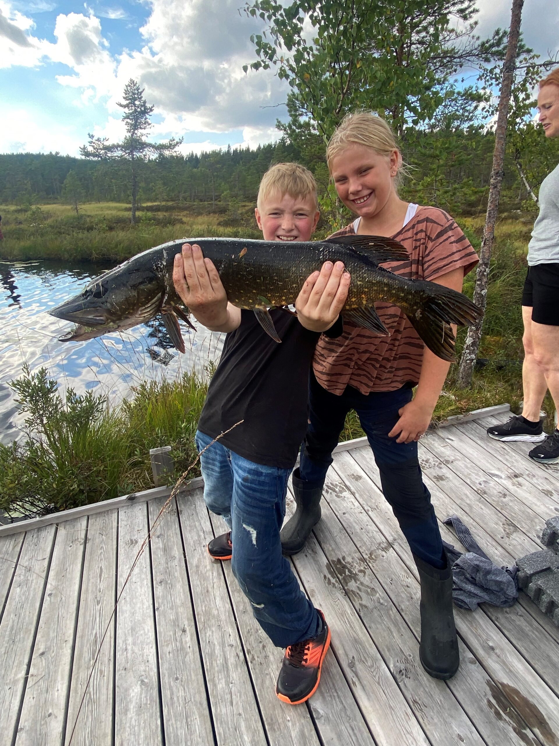 Vinneren av størst fisk tre år på rad er 12 år gamle Viktor Ingelsrudøya og Konstance Torgersen.
