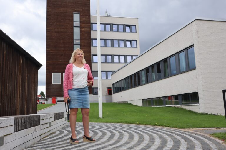 Da Kamilla Thue ble valgt inn i kommunestyret i 2003, var det ingen som kunne fortelle henne hvor veien videre ville gå. Gjennom den har hun møtt både gode og tøffe stunder.