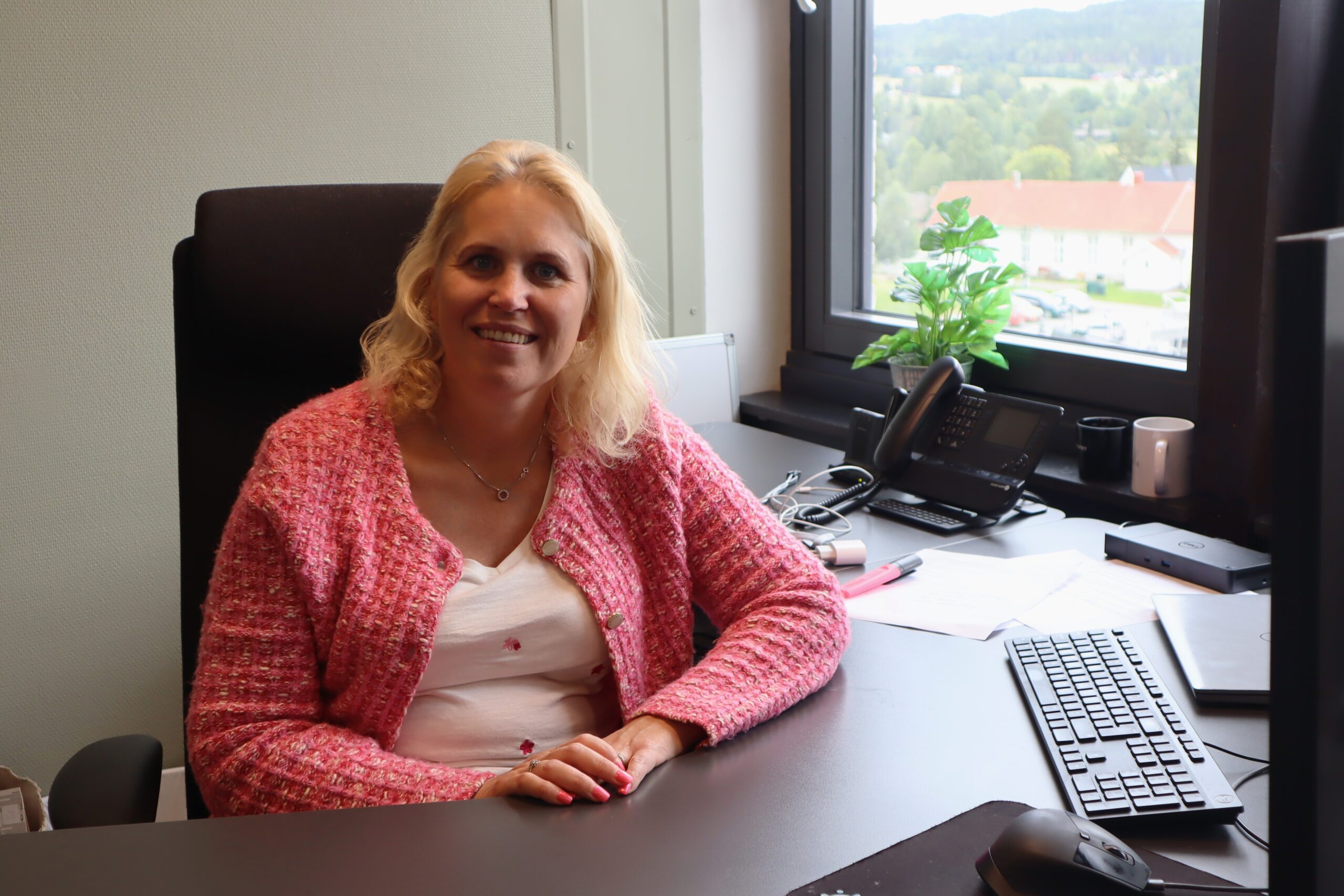 Kamilla Thue har hold ordførervervet i Eidskog kommune i snart ni år. Fra kontoret sitt har hun god utsikt over Skotterud sentrum.