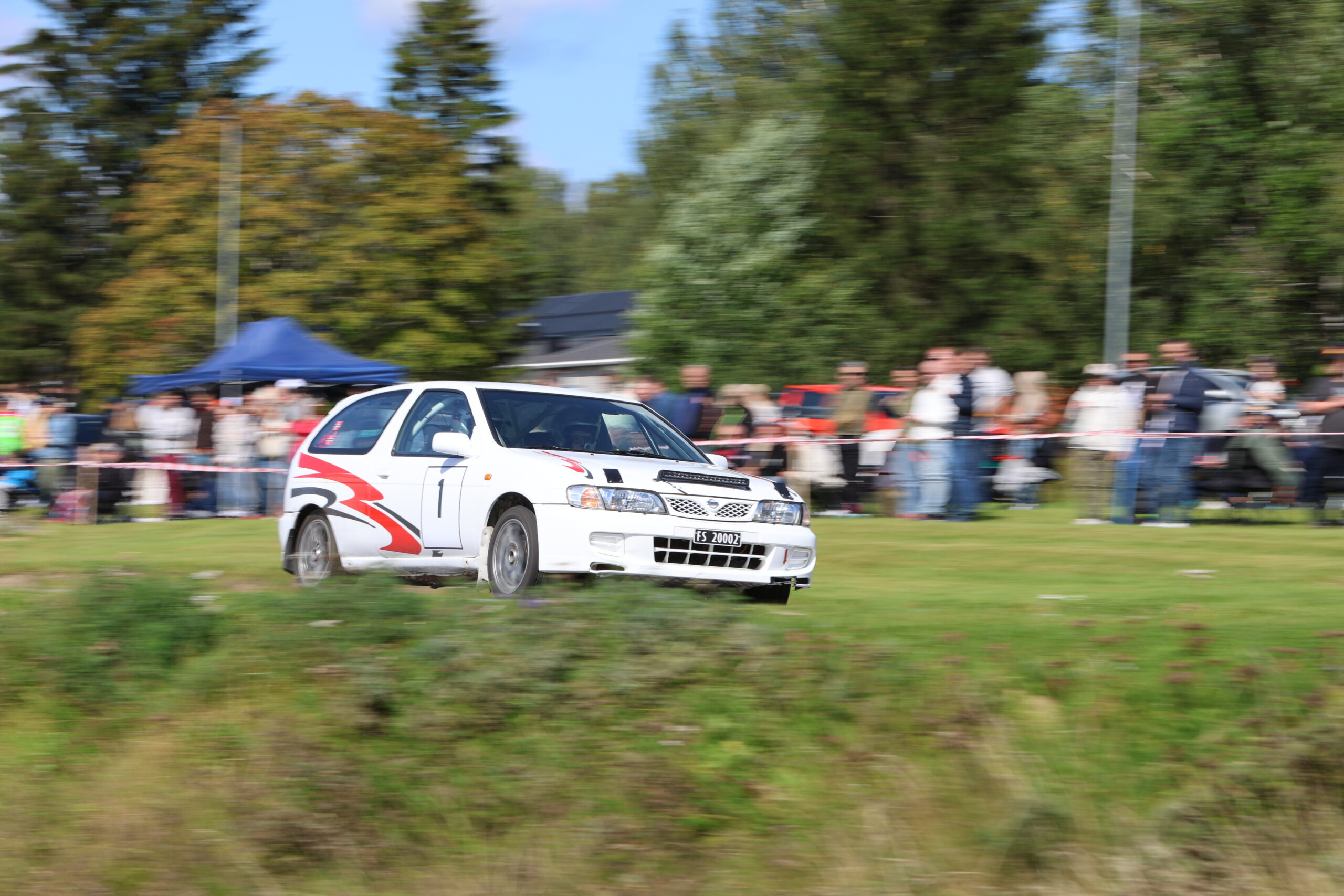 Lars Victor Svendby hadde sin første test i bilen søndag. Etter en runde var han klar til å gi alt.