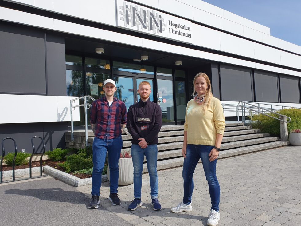 Ola Krogstad Sommer (t.v), Lasse Nicolay Ånerud og Anne Wold er tre av de som nettopp har startet på det nye logistikkstudiet ved Høgskolesenteret.