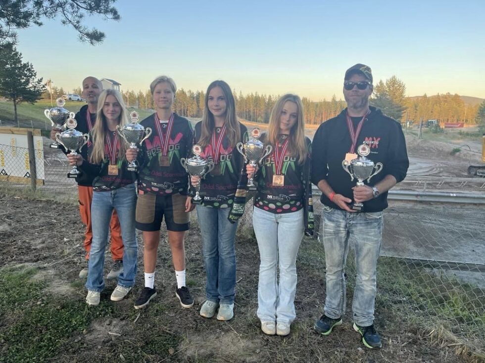 Eidskog MX stakk av med to pallplasser i årets lag-NM. Det er første gang klubben kommer på pallen. I jenter 13-15 år var det Jenny Halle og Ida Hedum som representerte Eidskog, mens på damelaget var det Tiril Ottesen og Evina Engh som sørget for medaljefangsten.