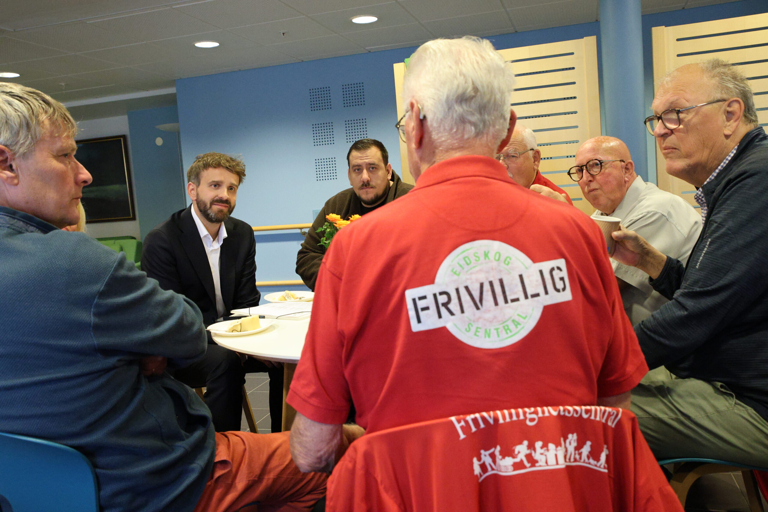 Eidskog frivillighetssentral har 90 frivillige som kjører mat rundt til Eidskogs befolkning. De leverte 9 380 bokser med mat ble levert i fjor. Helse- og omsorgsministeren ble imponert over innsatsen og engasjementet som ligger bak.