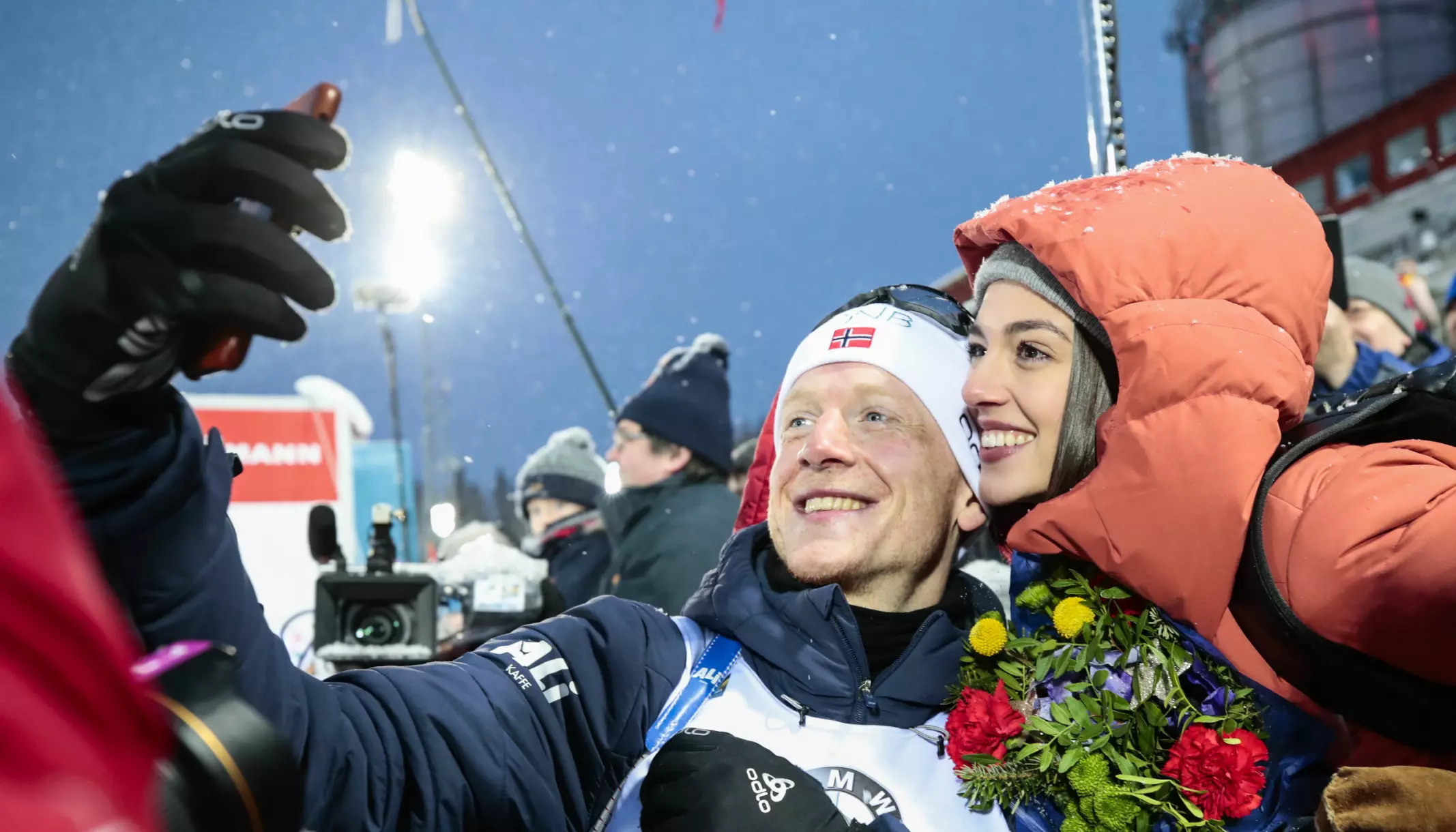 De fleste konkurransene må Hedda følge med på fra TV-stolen, men ekteparet er glad for at de har kunnet få dele noen av Johannes sine triumfer som skiskytter.