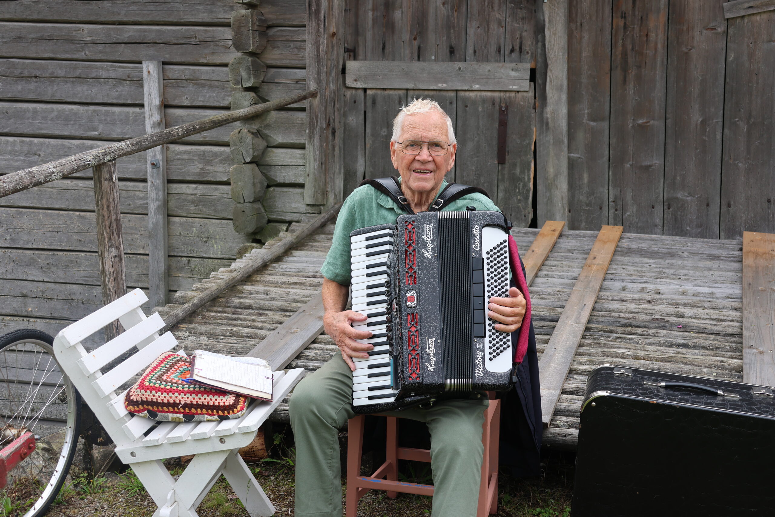 Ole Svendsrud stod for musikken på Almenninga.