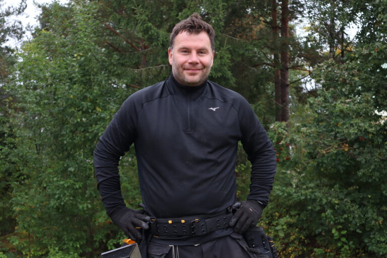 Ole Martin Slartmann (40) fra Eidskog lever ut drømmen gjennom OMSBYGG.