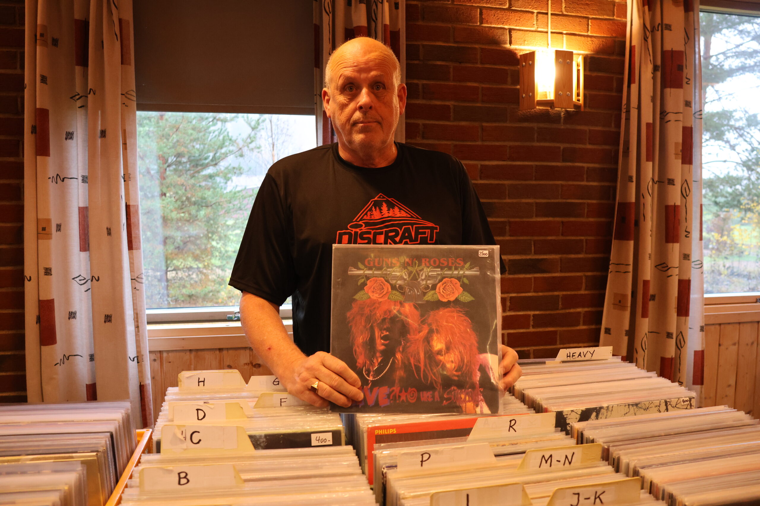 Eivind Husby fra Kongsvinger med det ganske så sjeldne første albumet til Guns N Roses.
