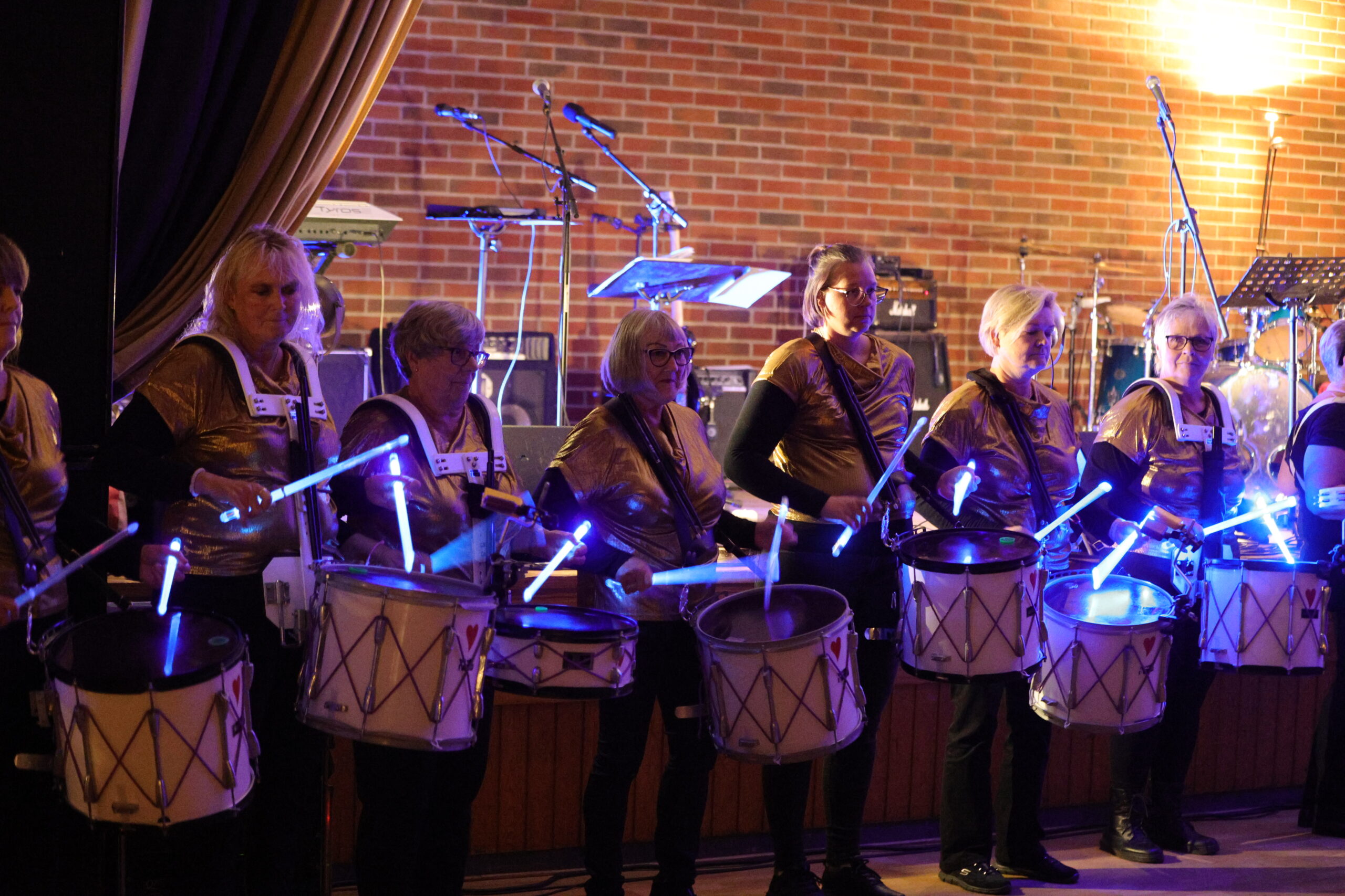 Takt skar du ha startet konserten med trommende lysshow.