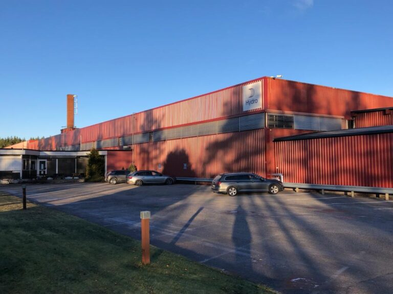Hydro Extrusions på Magnor har måttet permittere flere ansatte. Bedriften oppgir manglende ordrer som begrunnelse for permitteringene.