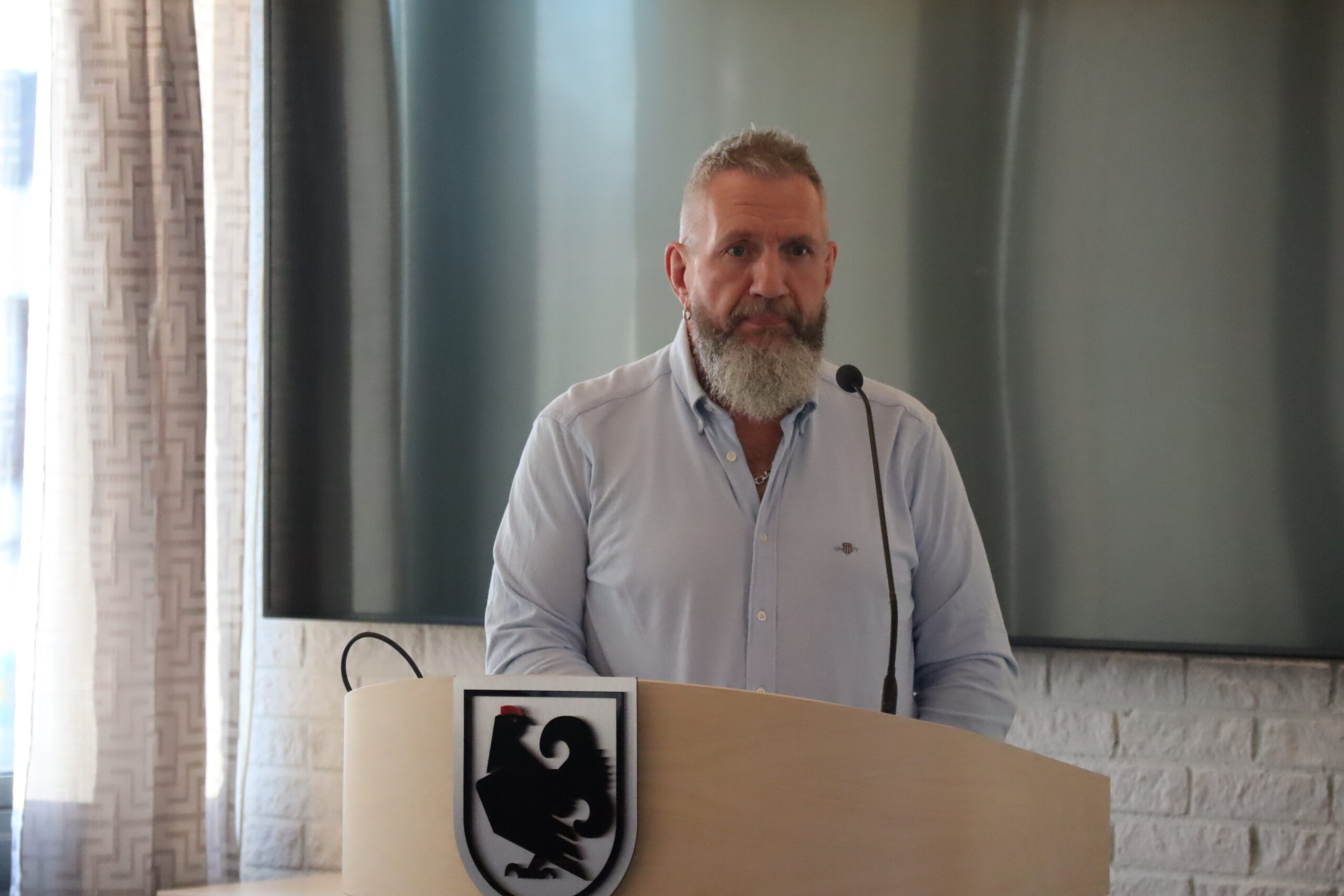 Gjermund Fjeldskogen (FrP) var lettet over at man ser ut til å unngå oppsigelser. .