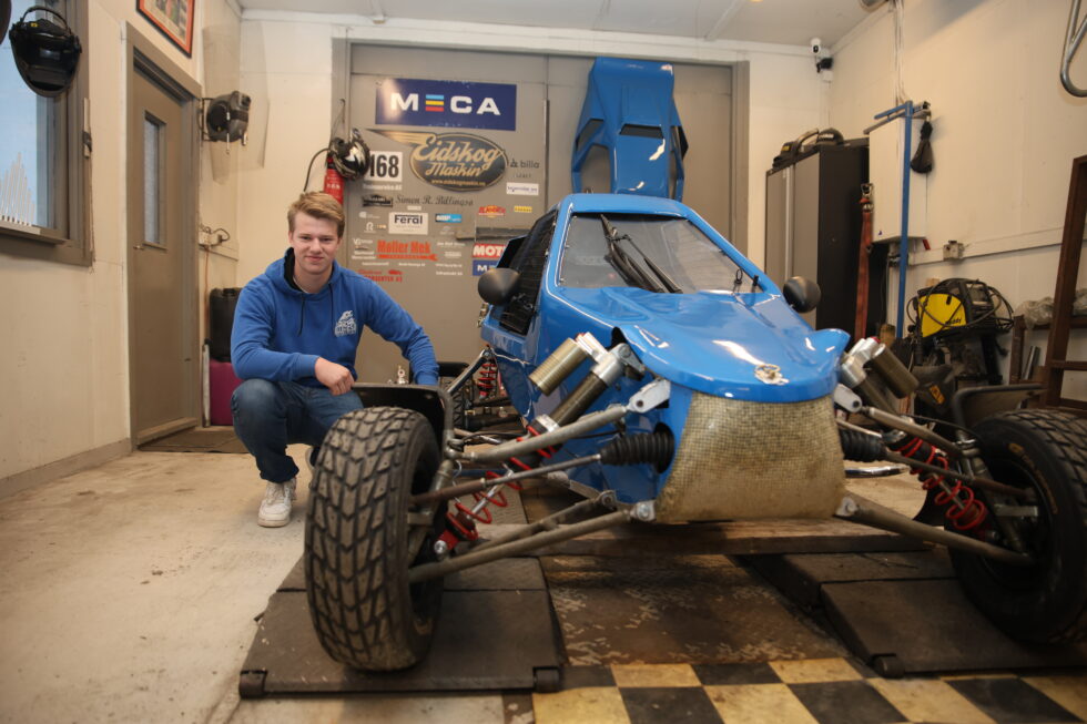 Simen Billingsø er godt fornøyd med sin nye crosskart.