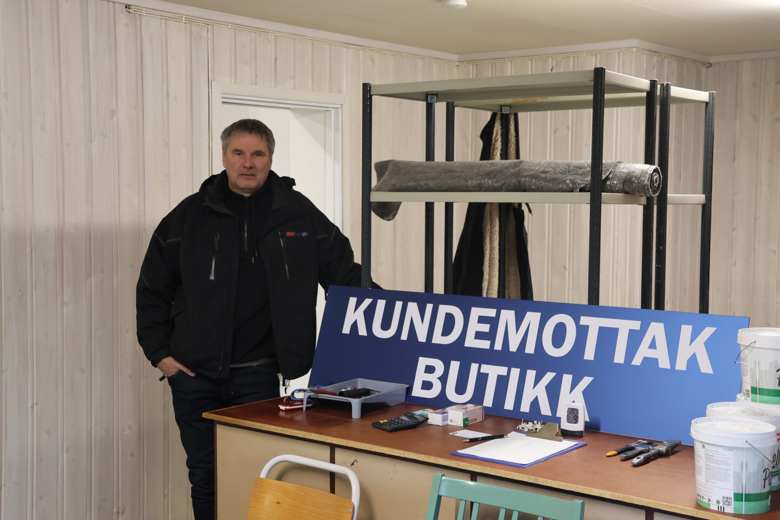 I kundemottaket vegg i vegg med verkstedet vil det også komme en 50 kvadratmeter stor bilrekvisitabutikk.