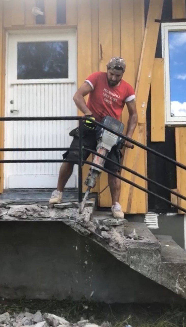 Fadi under oppussingen av huset på Magnor.