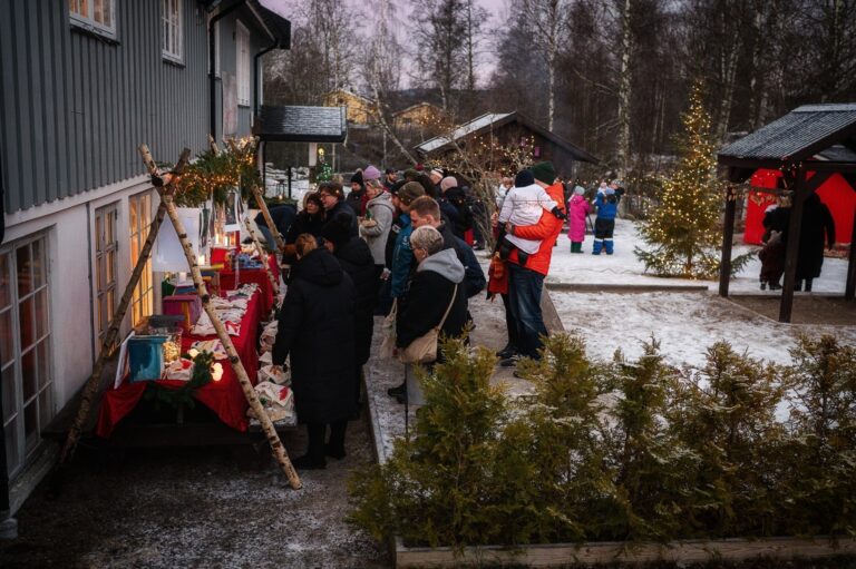 Julemarkedet til Eidskog Naturbarnehage var populært og mange var innom for å sikre seg en julegave eller to.