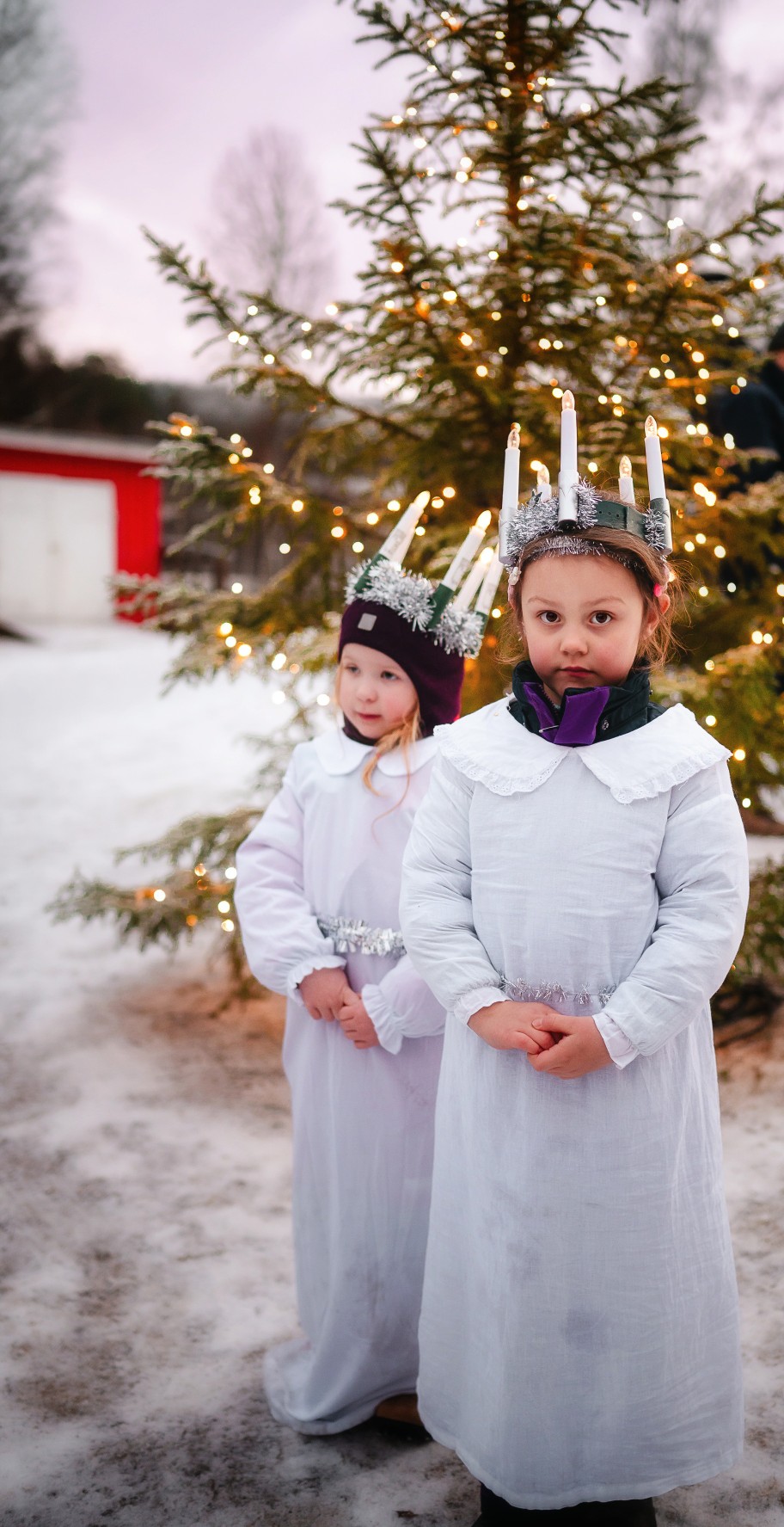 Førskolebarna Telma og Signe ledet an Luciatoget.