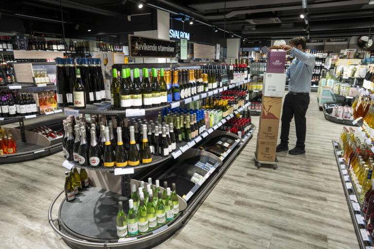 Det er nedgang i salget for de fleste varekategoriene på Vinmonopolet, inkludert musserende vin, rødvin og hvitvin