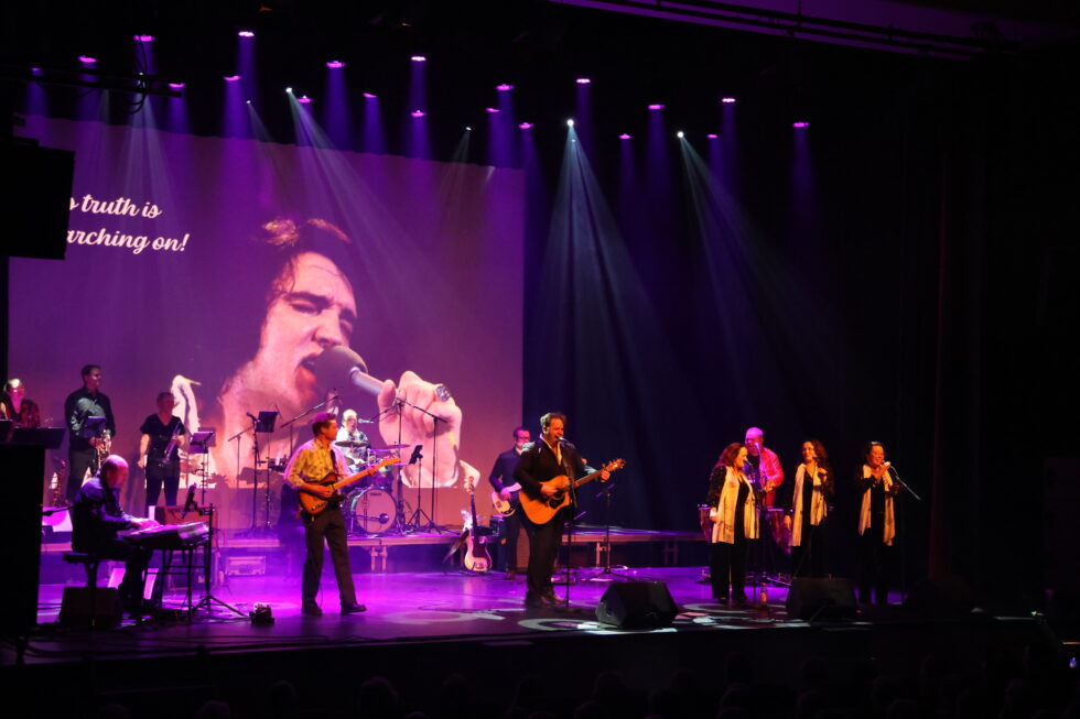 Et samspilt "For The Heart Band" sprudlet av spilleglede som smittet over på publikum som var med på notene fra første tone.
