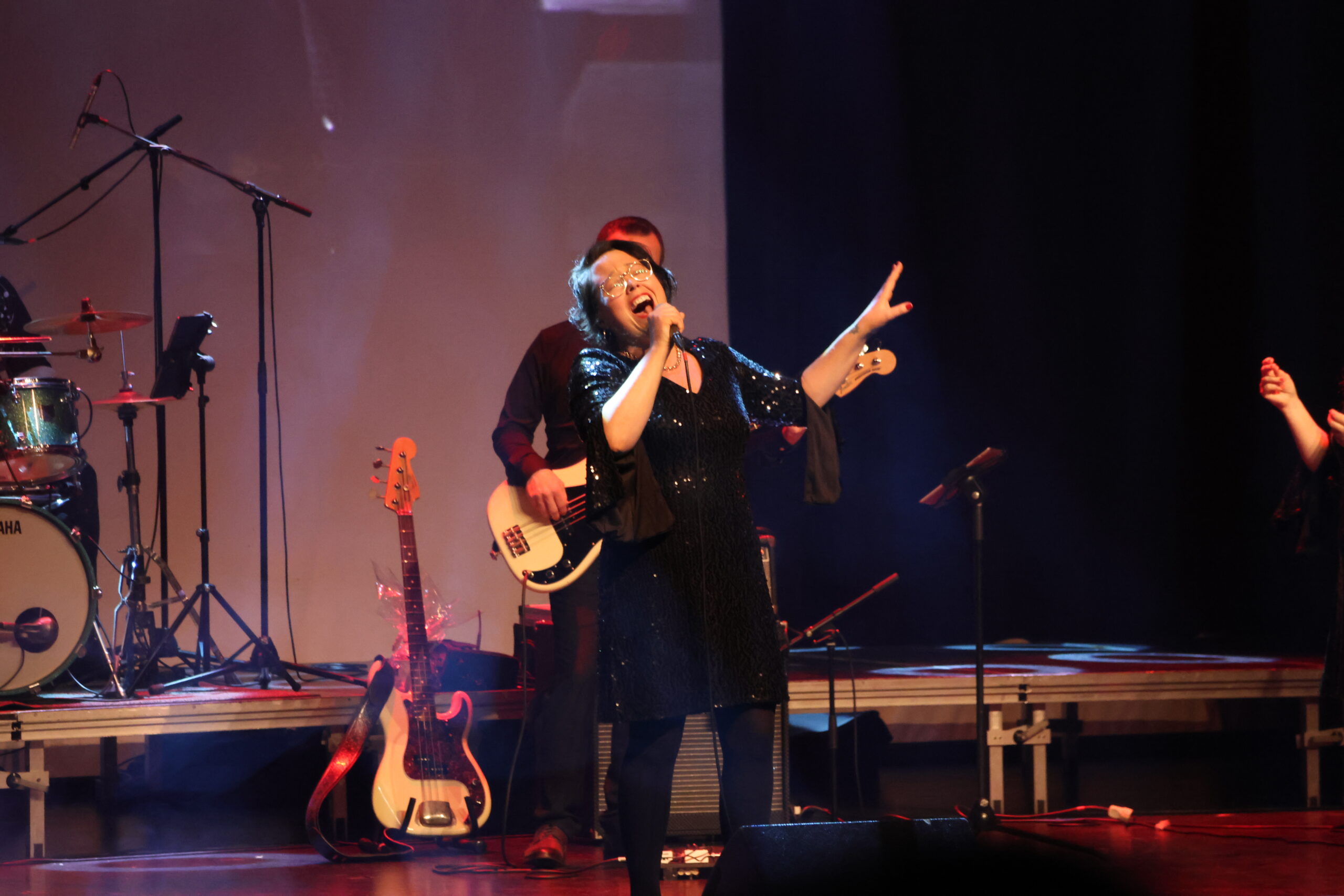 Vivi-Ann Huse med et solo-nummer.